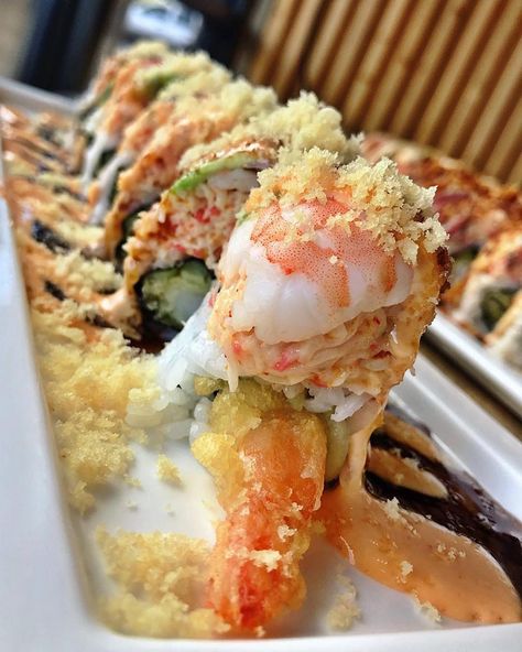 Sushi Tower, Shrimp Sushi, Steak Sushi, Seafood Sushi, Sushi Recipes Homemade, Japanese Food Sushi, Sushi Love, Keto Breads, Homemade Sushi