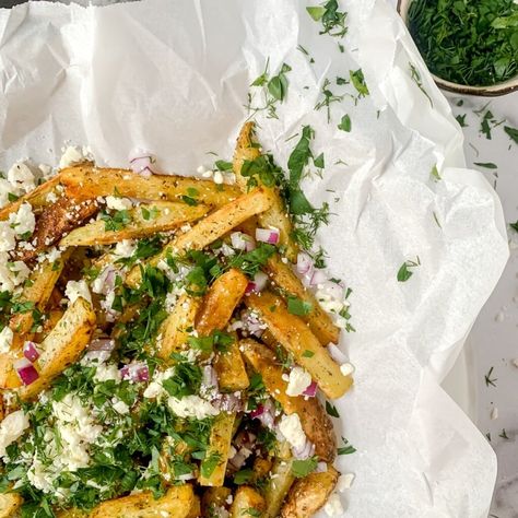 Crispy Greek fries Dirty Fries Recipes, Deep Fried French Fries, Greek Fries, Dirty Fries, Fries Recipes, Chicken Pita, Crispy Fry, Drying Dill, No Bake Snacks