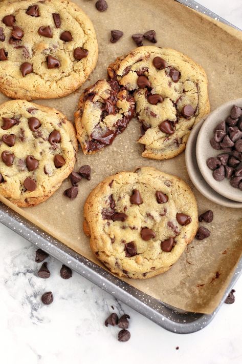 Small Batch Chocolate Chip Cookies Chocolate Chip Cookies Videos, Bored Baking, Cookies With Brown Butter, Small Batch Chocolate Chip Cookies, Small Batch Cookie Recipe, Small Batch Cookies, Organic Cookies, Classic Cookies Recipes, Dark Chocolate Cookies