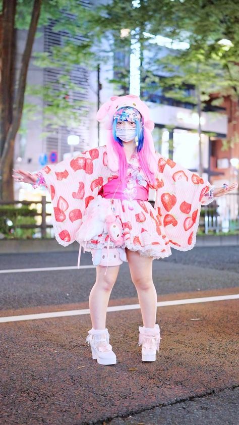 12 Japanese Neo Decora street styles from Harajuku this weekend. Tokyo’s Harajuku’s neighborhood, hosted a gathering of the newest generation of Japanese Neo Decora fashion lovers this weekend. We were lucky to run into a group of decora in the evening, after the official event was finished. Let us know your favorite kawaii look(s)! Nico, [...] The post Tokyo Fashion: 12 Japanese Neo Decora street styles from Harajuku this weekend. Tokyo’s Haraju… appeared first on Alo Ja Neo Tokyo Fashion, Neo Decora Style, Decora Fashion Aesthetic, Tokyo Fashion Men, Wacky Clothes, Decora Fashion Outfits, Vtuber Ideas, Decora Fashion, Harajuku Decora