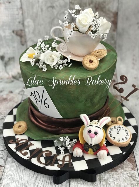 Mad Hatter Cake, Alice In Wonderland Hat, Alice In Wonderland Crafts, Tea Party Cake, Alice In Wonderland Tea Party Birthday, Alice In Wonderland Cakes, Onederland Birthday Party, Mad Hat, Alice Tea Party