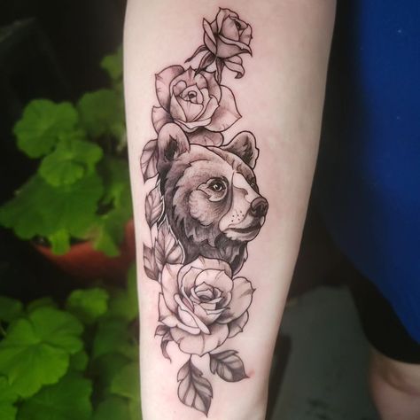 This is an aesthetically pleasing bear and floral forearm piece @thistlekae! The intricate details and soft shading create a truly captivating artwork. 🌸🐻⁠ Bear Floral Tattoo, Bear Flower Tattoo, Bear Tattoos Feminine, Floral Forearm Tattoo, Black Bear Tattoo, Soft Shading, Body Tattoo Design, Mama Tried, Bear Tattoos