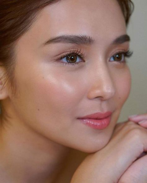 Filipina Makeup, Kathryn Bernardo Hairstyle, Bride Makeup Natural, Light Makeup Looks, Soft Makeup Looks, Daniel Padilla, Kathryn Bernardo, French Beauty, Make Up Inspo