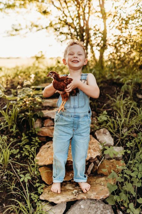 Outdoor photography with chickens Family Photos With Chickens, Chicken Photos, October Pictures, Extended Family Pictures, Ranch Family, 6 Month Baby Picture Ideas, Farm Photos, 2024 Family, Family Christmas Pictures