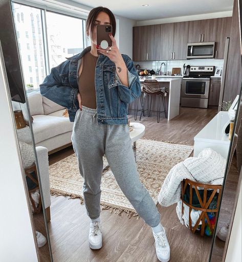 Dressy Sweatpants Outfit, Jean Jacket And Sweatpants, Comfy Sweatpants Outfit, Palette Closet, Jean Jacket Outfits Fall, Comfy Casual Outfits, Jean Jacket Outfits, Denim Jacket Outfit, Sweatpants Outfit