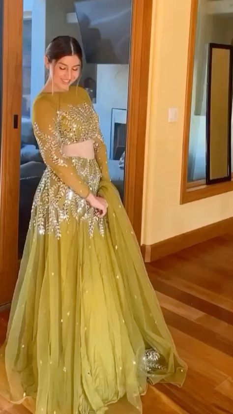 Lehenga For Haldi, Beaded Tassels Diy, Gown Dress Party Wear, Party Wear Frocks, Lehenga Saree Design, Crop Top Lehenga, Fashion Dresses Formal, Lehenga Designs Simple, Indian Bride Outfits