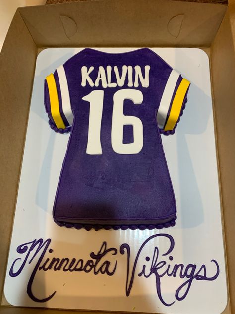 Vikings cake that shows age for the jersey number and your name on the name tag Minnesota Vikings Party Ideas, Vikings Football Birthday Party, Mn Vikings Cake, Minnesota Vikings Cake Ideas, Vikings Cake, Minnesota Vikings Birthday Party, Vikings Birthday Cake, Vikings Football Cake, Minnesota Vikings Cake