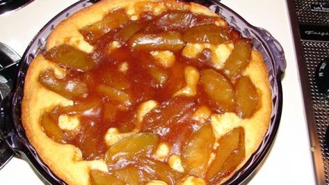 The one that makes its own sweet, crumbly, biscuit-like crust! Apple Cinnamon White Cake, Sugar Free Apple Pie, Canned Apple Pie Filling, White Cake Recipe, Canned Apples, Apple Pie Recipe, Apple Pie Filling, Special Desserts, Apple Pie Recipes