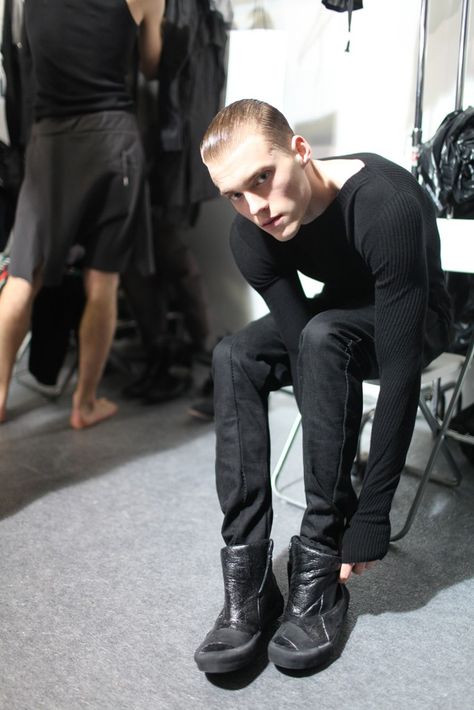 Backstage at Boris Bidjan Saberi Men's Fall 2013 Body Profile, Masculine Fashion, Boris Bidjan Saberi, Male Grooming, Guy Pictures, Mens Fall, New Trends, Male Models, All Black Sneakers