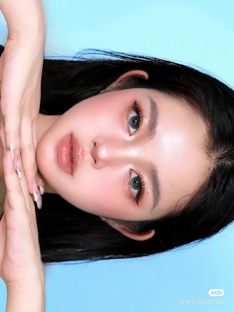 Low Weight Makeup, Low Visual Makeup, 90s Makeup Grunge, Blue Mermaid Makeup, Makeup Ideas Douyin, Eye Makeup Soft Glam, Doyun Makeup Look, Low Visual Weight Makeup, Hoco Makeup Ideas