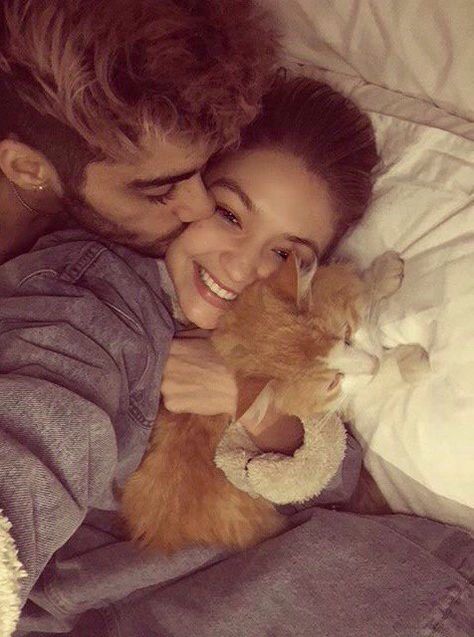 Zayn Malik and Gigi hadid cuddling couple love cute Zayn Malik Gigi Hadid, Gigi Zayn, Zayn And Gigi, Gigi And Zayn, Gigi Hadid And Zayn Malik, Zayn Gigi, Gigi Hadid And Zayn, Zayn Malik Pics, Hadid Sisters