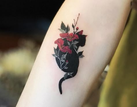 Dash Tattoo, Small Cat Tattoo, Cat Tattoo Design, Pawprint Tattoo, Black Cat Tattoos, Poppies Tattoo, Tattoo Animal, Cat Tattoo Designs, Wrist Tattoos For Women