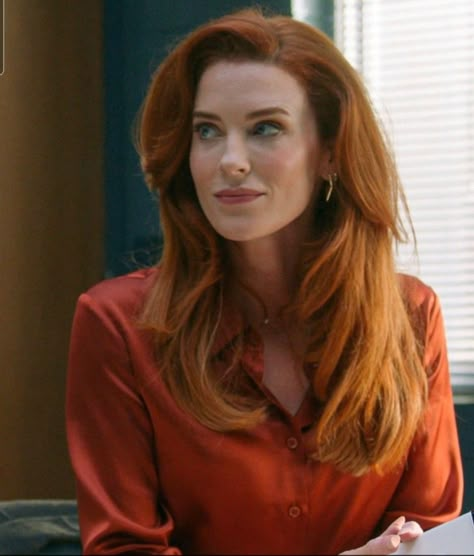 Ginger Actresses, Figure Skating Coach, Bridget Regan, Light Skin Men, Beautiful Red Hair, Jane The Virgin, Middle Aged Women, Hair Stylies, Jessica Chastain