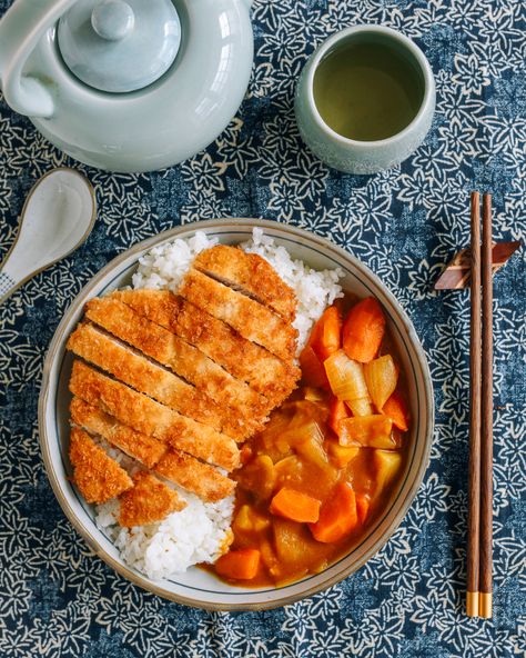 This Japanese Chicken Katsu Curry Rice is our new favorite recipe of the moment! It’s a symphony of textures—crispy panko-breaded chicken cutlet, creamy curry sauce, and slightly sticky, beautifully translucent Japanese rice. What more could you ask from a meal?  Source: thewoksoflife.com Japanese Chicken Katsu, Curry Rice Recipes, Creamy Curry Sauce, Chicken Katsu Curry, Panko Chicken, Creamy Curry, Japanese Chicken, Katsu Curry, Chicken Cutlet