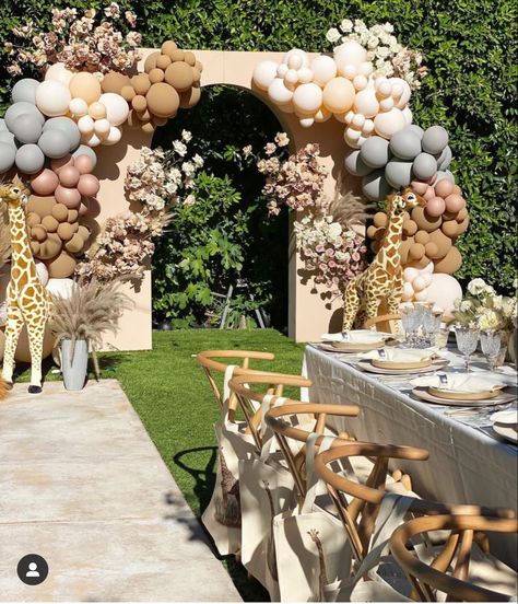 Zoo Baby Shower Theme, Safari Baby Shower Girl, Spring Baby Shower Themes, Zoo Baby Shower, Safari Baby Shower Boy, Luxury Baby Shower, Classy Baby Shower, Baby Shower Safari Theme, Idee Babyshower