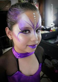 Purple Face Paint, Fairy Face Paint, Circus Makeup, Butterfly Face Paint, Girl Face Painting, Carnival Makeup, Butterfly Face, Face Painting Easy, Face Paint Makeup