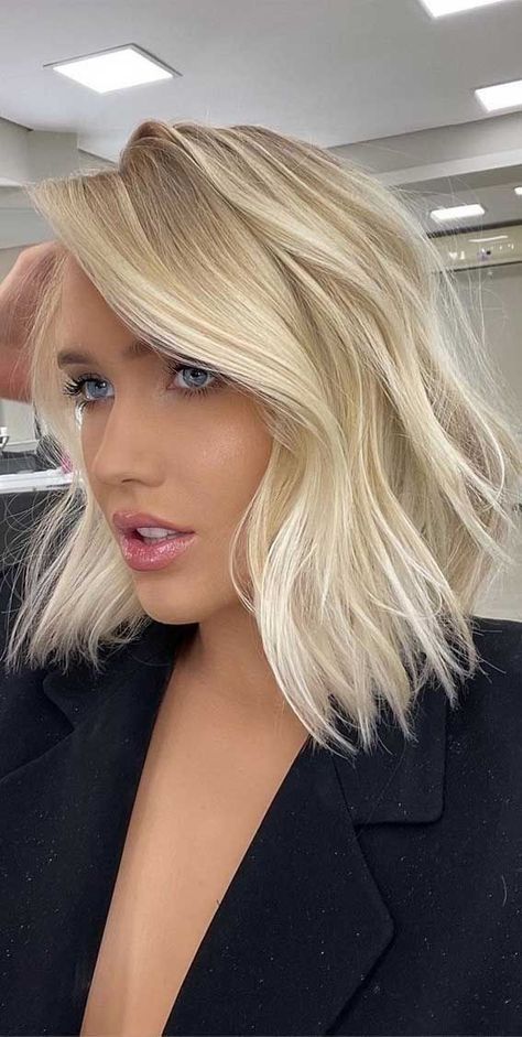 Soft Blonde Hair, Hair Colors For Brunettes, Colors For Brunettes, Winter Hair Colors, Lob Haircuts, Buttery Blonde, Blonde Lob, Platinum Blonde Hair Color, Hair With Highlights