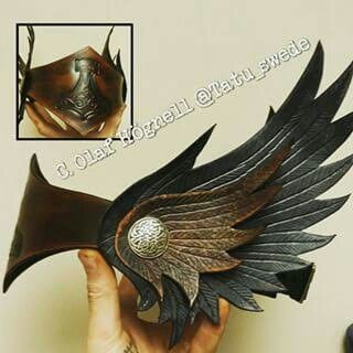 ... Valkyrie Head Piece ... Valkyrie Headdress, Vikings Costume Diy, Valkyrie Costume, Viking Halloween Costume, Vikings Halloween, Viking Party, Viking Cosplay, Leather Working Projects, Raven Wings