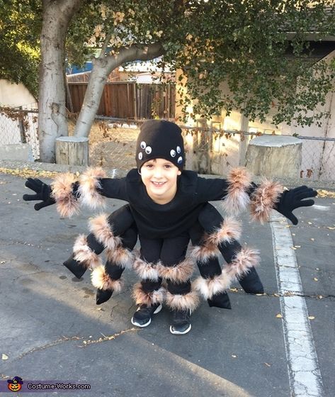 Kid Spider Costume Diy, Diy Bug Halloween Costumes, Insect Family Halloween Costumes, Bug Dress Up, Easy Diy Spider Costume, Insect Family Costumes, Kids Spider Costume Diy, Spider Custome Halloween, Bug Costume Ideas