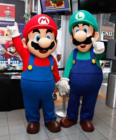 Mario And Luigi Costumes, Queer Couples, Luigi Costume, Mario Cosplay, Couples Halloween Costumes, Mario Y Luigi, Best Costumes, Costumes For Couples, Diy Couples Costumes