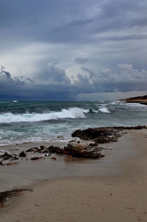 Storm Beach Aesthetic, Stormy Beach Aesthetic, Beach Reference, Beach With Rocks, Beach Landscape Photography, Beach Storm, Stormy Beach, Ocean Art Painting, Sea Rocks