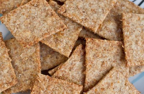 Cracker Homemade, Kernel Seasons, Wheat Thins, Oh She Glows, Homemade Crackers, Garden Vegetable, Raw Sugar, Cracker Recipes, Vegetable Puree