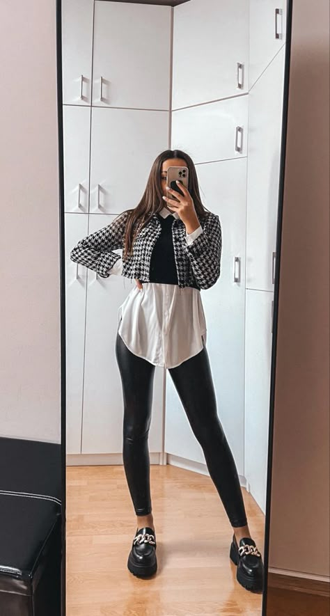 Legging Formal Outfit, White Moccasins Outfit, Loafers Outfit Leggings, Leggings White Shirt Outfit, Leggings Formal Outfit, Formal Leggings Outfit, White Shirt Outfit Office, White Shirt Work Outfit, Black Leggings Outfit Office