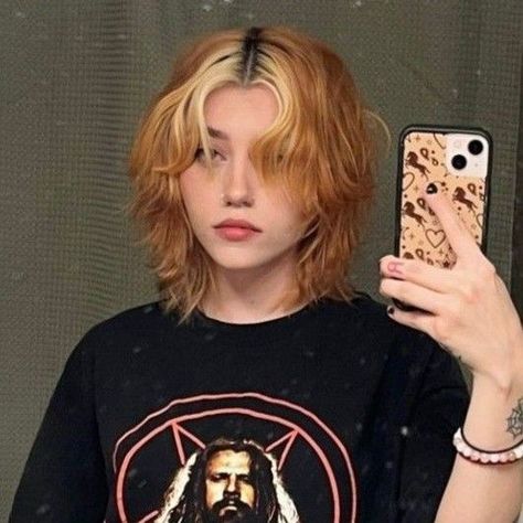 Alt Female Haircuts, Kailee Morgue Hair, Queer Mullet Long, Kailee Morgue Short Hair, Gender Neutral Haircuts Straight Hair, Alt Haircuts Medium, Short Modern Shag, Wolf Cut Fine Hair, Non Binary Haircuts Long