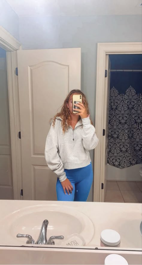 Lululemon Scuba Outfit, Scuba Outfit, Colored Leggings Outfit, Aesthetic Lululemon, Blue Leggings Outfit, Workout Outfits Winter, Lulu Outfits, Lulu Leggings, Lululemon Outfits