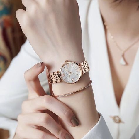 ชอบก็บันทึกลงบอร์ดค่ะ Hand Watch For Girls, Elegant Watches Women Classy, Aesthetic Watches For Women, Elegant Watches Women, Stylish Watches For Girls, House Design Modern, Home Interior Ideas, Pretty Watches, Rolex Diamond