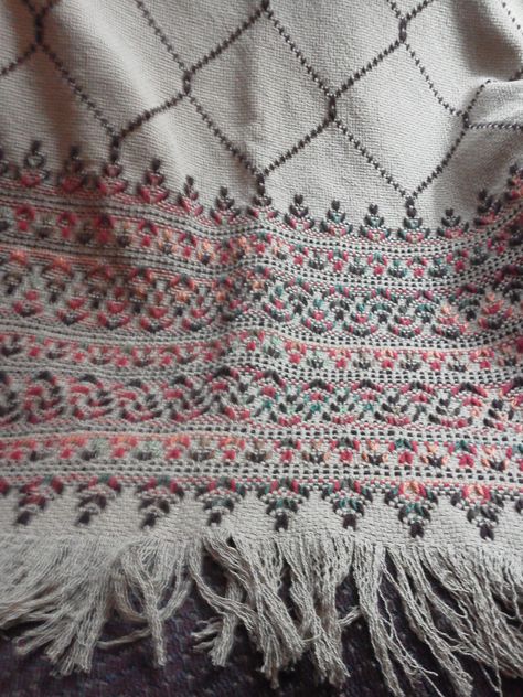 My Fall Blanket, up close!! Free Swedish Weaving Patterns, Swedish Weaving Patterns, Swedish Embroidery, Fall Blanket, Swedish Weaving, Monks Cloth, Weaving Designs, I Love This Yarn, Sewing Book