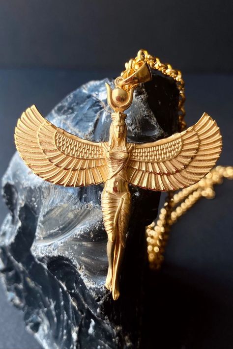 Egypt Gold Jewelry, Egyptian Goddess Dress, Egyptian Jewelry Ancient, Ancient Egypt Jewelry, Egypt Mythology, Goddess Of Healing, Goddess Of Egypt, Egyptian Pendant, Egyptian Accessories