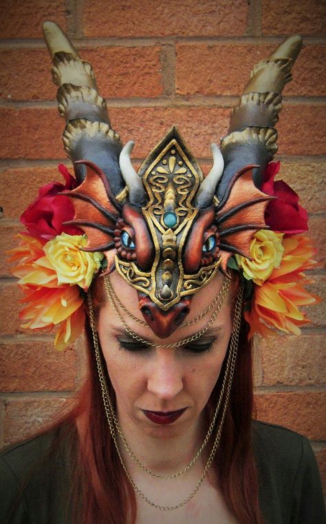 Dragon Headdress, Dragon Costume Women, Headdress Diy, Shrek Costume, Make A Dragon, Dragon Mask, Dragon Crafts, Dragon Costume, Head Pieces