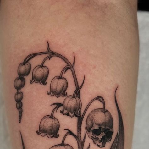 Casey ryder on Instagram: "Awesome piece for Acadia ☺️ good to see you today 🙏 . . . . #mainetattoo #finelinetattoo #fineline #darkart #darkartist #blackworktattoo #ink #inked #tattoo #inkedgirls #macabre #skulls #floraltattoo" Macabre Tattoos, Gothic Floral Tattoo, Whimsigoth Tattoo, Macabre Tattoo, Maine Tattoo, Web Tattoo, Beetle Juice, Ink Inspiration, Inked Tattoo