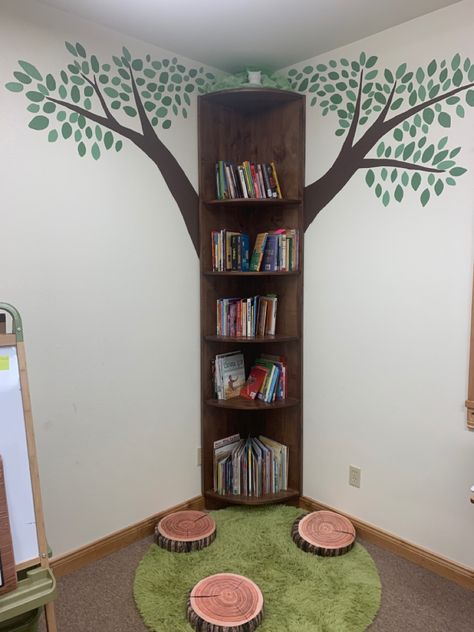 Book Tree Woodsy Classroom Theme, Treehouse Classroom Theme, Mushroom Classroom Theme, Nature Room, Camping Theme Classroom, Book Tree, Camping Theme, Classroom Activities, Nook