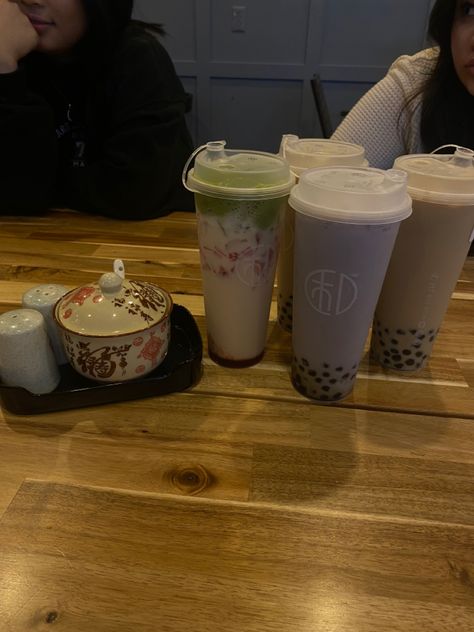 Getting Boba With Friends, Cute Boba Shop, Boba With Friends, Boba Shop Aesthetic, Boba Tea Shop, Boba Shop, Cute Boba, 4 Friends, Worship Team