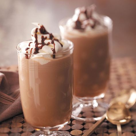 Frappe Mocha Homemade Mocha Frappe, Mcdonalds Mocha Frappe, Mocha Frappe Recipe, Homemade Mocha, Frappe Recipe, Mocha Frappuccino, Mocha Frappe, Mocha Recipe, Copycat Starbucks Recipes