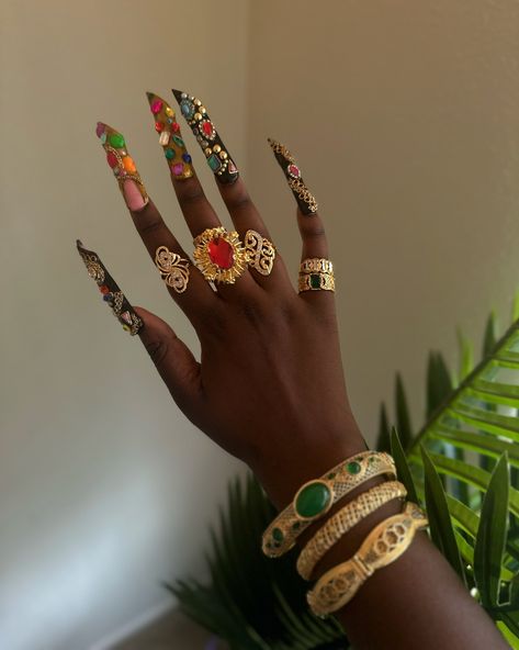 Maximalist Jewelry, Curved Nails, Acrylic Nail Set, Edgy Nails, Indie Jewelry, Basic Nails, Jewel Wedding, Dope Nail Designs, Pretty Nail Designs