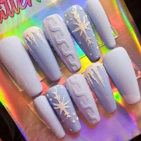 Nail Art Vert, Blue Christmas Nails, Green Nail Art, Snowflake Sweater, Purple Nail Polish, Alcohol Wipes, Nail Pops, Sweater Nails, Seasonal Nails