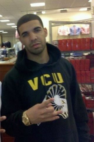 Drake and VCU! I wonder If this was originally Chris brown's then Rihanna took it and drake took it from her. VCU gets around Decades Aesthetic, University Pictures, Virginia Commonwealth University, Hometown Pride, College Aesthetic, My Turn, Richmond Va, Drake, More Photos