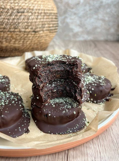 Energy Cookies, Whole Food Cookies, Dessert Ideas Healthy, Gf Chocolate Desserts, Nutrient Dense Cookies, Best Homemade Dessert Recipes, Fructose Free Desserts, Healthier Baking, Naturally Vegan Recipes