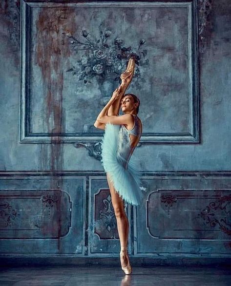 Love is all....♥♥♥ World Of Dance, Ballet Inspiration, Ballet Photography, Dance Pictures, Dance Photography, Wonderful World, Love Is All, Wonders Of The World, Ballet Dance