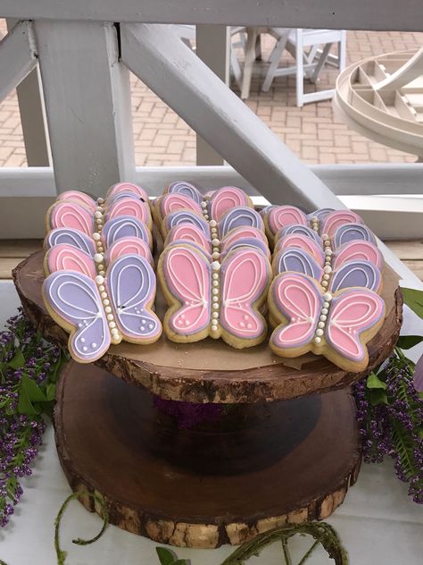 Butterfly sugar cookies pink and purple Pink And Purple Cookies Decorated, Pink And Purple Butterfly Birthday Party, Pink And Purple Cookies, Pink And Purple Butterfly Cookies, Quince Decorations Pink Butterfly, Butterfly Birthday Treats, Purple And Pink Butterfly Baby Shower Theme, Pink And Purple Butterfly Baby Shower Decorations, Baby Shower Purple Butterfly Theme