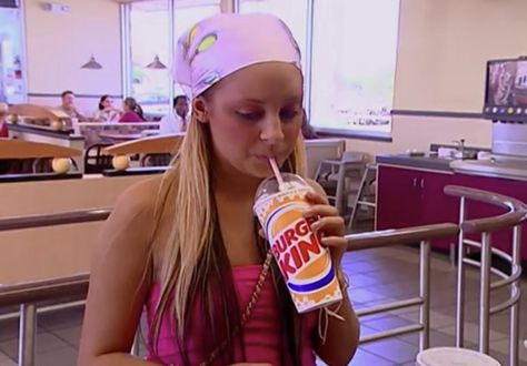 Y2k Paris Hilton Aesthetic, Burger King Milkshake, The Simple Life Paris Hilton, Simple Life Paris Hilton, Nicole Richie 2000s, Paris Hilton Nicole Richie, Nicole Aesthetic, Paris Hilton 2000s, Paris Hilton Style