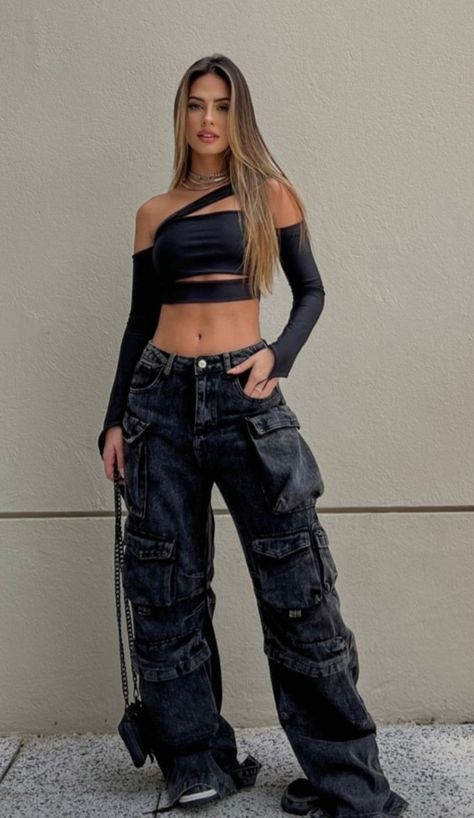 Black Edgy Tops For Music Festivals, Black Rave Tops For Music Festival, Edgy Black Crop Top For Concert, Rolling Loud Fits, Edgy Corset For Concert, Black Rave Tops For Streetwear, Goth Barbie, Night Fits, Festival Fits