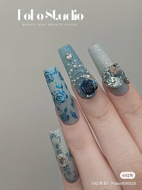 Becoming A Nail Tech, Nail Sang, M Nails, Nail Designs Bling, Nails Looks, China Nails, Nail Art Idea, Rose Nail Art, Nail Blue