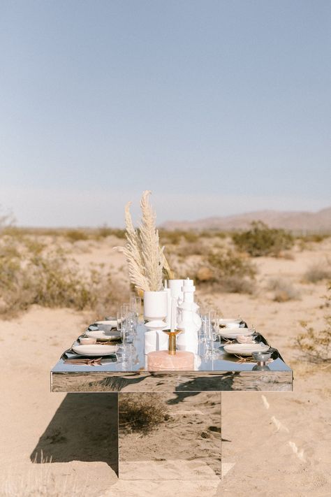 20 Desert-Inspired Wedding Ideas for the Boho Couple Dining Table Photoshoot, Table Photoshoot, Mirrored Dining Table, Bohemian Centerpieces, Earth Tone Wedding, Modern Tablescape, Joshua Tree Wedding, Modern Desert, Desert Environment