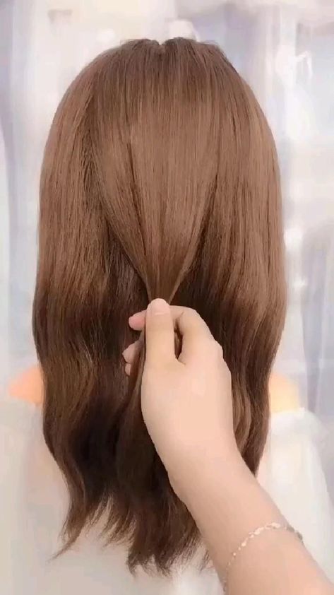 Pin on Idea Pins by you Hairstyles For Long Hair Videos, Videos Hairstyles, Super Easy Hairstyles, Tutorial Hair, Long Hair Video, Hair Braid Videos, Hair Tutorials Easy, Hairstyle Tutorial, Short Hair Tutorial