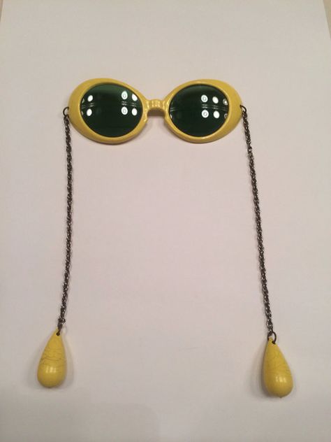 Glasses Frames Trendy, Funky Glasses, Yellow Sunglasses, Mod 60s, Nose Piece, Le Specs, The Nose, Funky Fashion, Mod Fashion