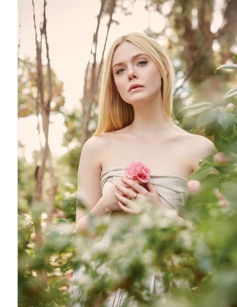 Elle Fanning Style, Fanning Sisters, Allure Magazine, Nicholas Hoult, Catherine The Great, Child Actresses, Helen Mirren, Elle Fanning, Bohemian Rhapsody